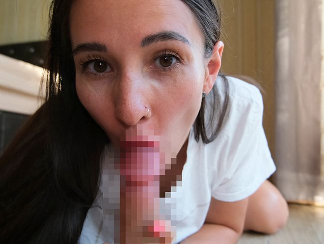 Download: PassionBunny - Das Mädchen von nebenan genießt tiefe Analmasturbation mit einem riesigen Dildo