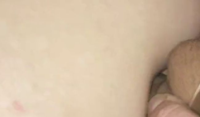 Download: Peach_soft_and_sweet - Dildospaß während dem Fernsehen...