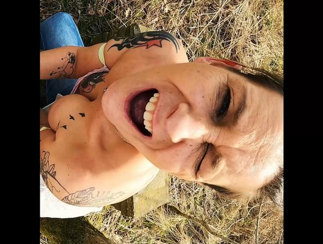 Download: PennySweetLane - Geiles POV outdoor blasen