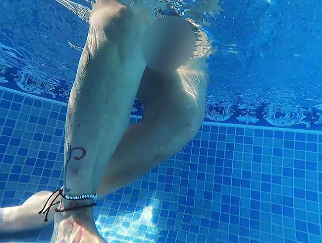 Download: PennySweetLane - Im Pool scharf geworden, da müssen die Finger halt herhalten