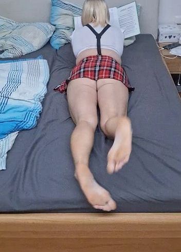 Download: Petra1992 - Schulmädchen von Stiefvater bestraft und gefickt