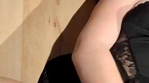 Download: Petra1992 - Sex auf dem Esstisch in alle 3 Löcher mit echtem Orgasmus