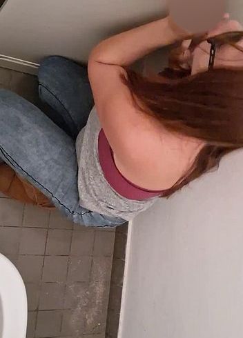 Download: Petra1992 - Glory hole auf Raststätte entdeckt und sofort einen geilen Schwanz bekommen zum lutschen