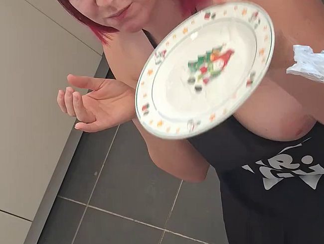 Download: Petra1992 - Zuckerguß vom Schwanz lecken und Kekswichsen in der Küche