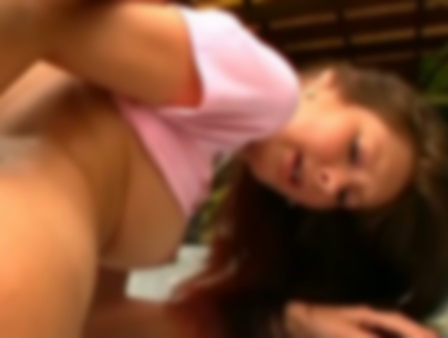 Download: PiaRed - Analsüchtige Carwash Schlampe bekommt ihren Knackarsch gestopft!