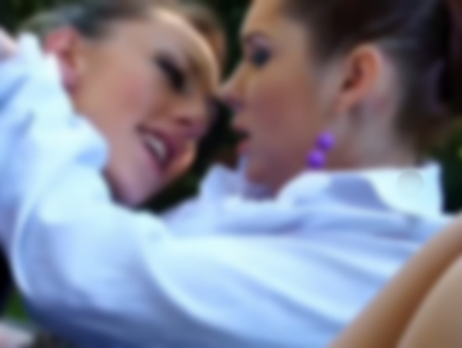 Download: PiaRed - Herzlich Willkommen zur Sommerficksaison 2022! Jetzt wird kräftig gefickt!