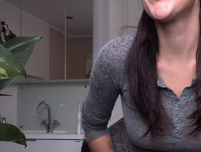 Download: PiaRose_007 - Na, wie findest du einen heimlichen Strip im Bad ?