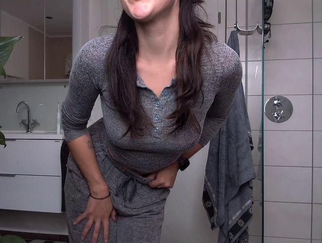 Download: PiaRose_007 - Na, wie findest du einen heimlichen Strip im Bad ?