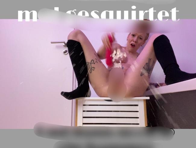 Download: Pia_July - Das erstes Mal gesquirtet - und dann noch so ein hammer Strahl!!!