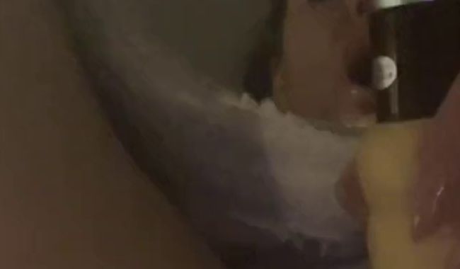 Download: Pias_Kram - Im kuscheligen Bademantel selbst gefickt