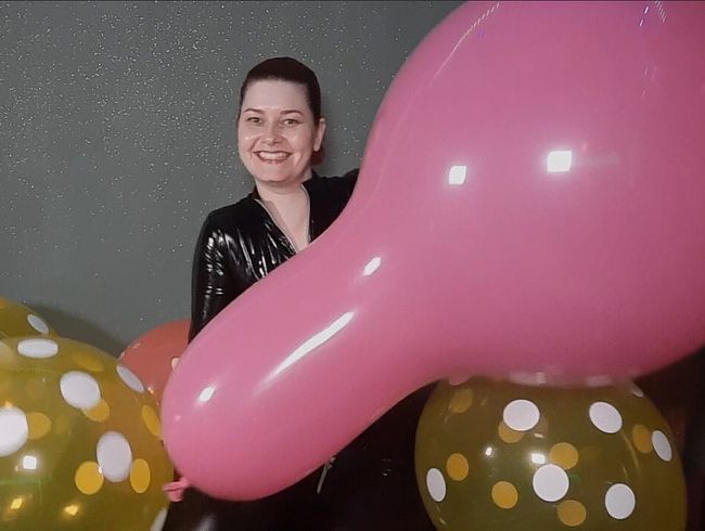 Download: PiercingKitty - Balloon Looner Girl reitet die Luftballons