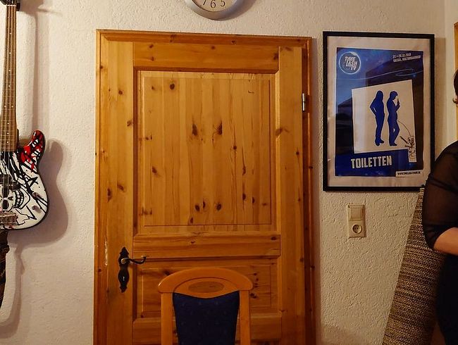 Download: Popp-Sylvie - WC besetzt - In Glaskelch gepisst