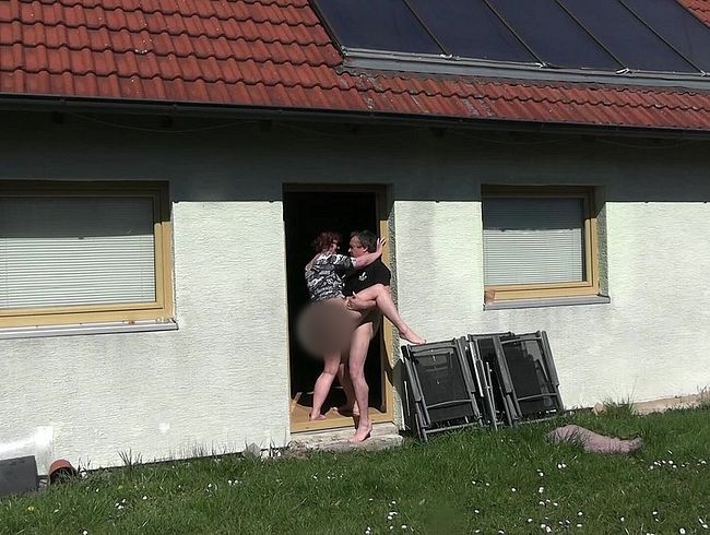 Download: Popp-Sylvie - Absolut dreist in der offenen Tür gefickt!