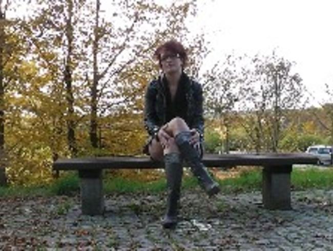 Download: Popp-Sylvie - Public pissen am Parkplatz