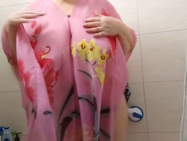 Download: PrimaBallerina2015 - In durchsichtigem Pink mit dicken Titten ganz nass gemacht