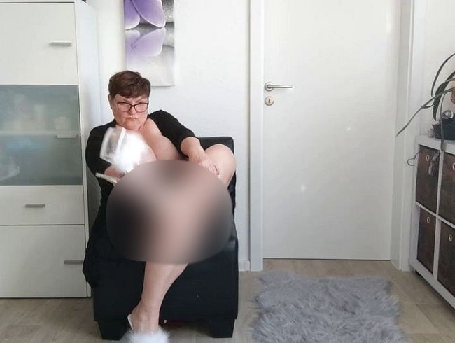 Download: PrimaBallerina2015 - Dicke Titten mit breiten Gummibändern prall abgebunden