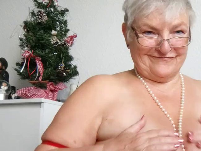 Download: PrimaBallerina2015 - Dildo im Lustloch und Titten am Nippelsauger an der Maschine