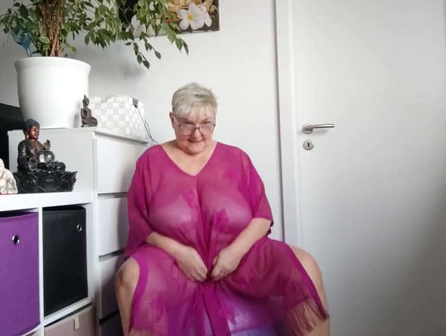 Download: PrimaBallerina2015 - Im lila Netz Poncho geil die dicken Euter wackeln lassen