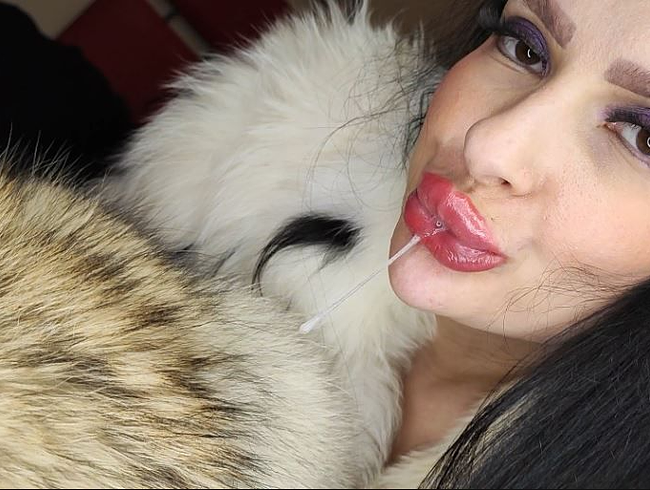 Download: Princess18xxx - Sehr intensiver Furgasm durch Pelzfesseln und Pelzficken