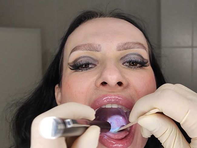 Download: Princess18xxx - Sehr umfassende medizinische Covid-Untersuchung einer vollbusigen Frau