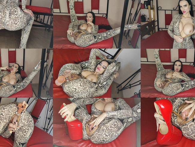 Download: Princess18xxx - Extravagante Schlampe in tollen Stiefeln verführt dich, fickt alle Löcher, spritzt