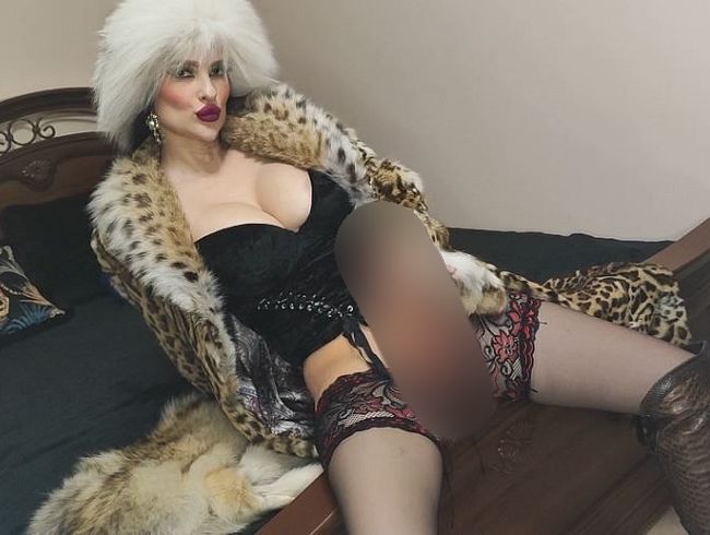 Download: Princess18xxx - Transmädchen gibt Furjob, Handjob und Blowjob