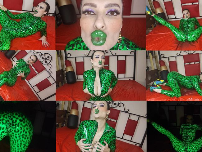 Download: Princess18xxx - Ich verführe dich mit meinen glänzenden grünen Minzlippen und Küssen und glänzendem Latex