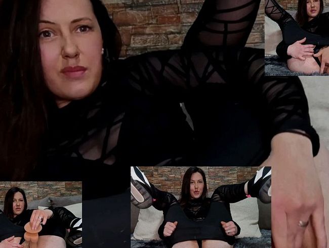 Download: Prinzipessa93 - LegginsARSCHfick! Was gemütliches beim reinficken angezogen! Leggins runter, Finger und Dildo rein!