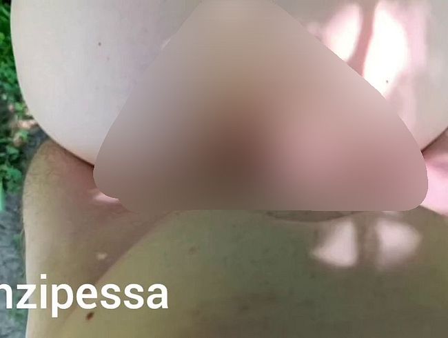 Download: Prinzipessa93 - OutdoorFICK! Geblasen und doggy gefickt am Baum mit geilem Creampie