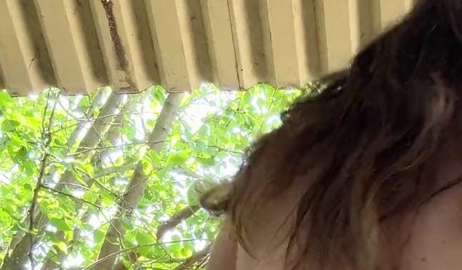 Download: Pummelfee-Sara - Pummelfee nackt auf dem Balkon