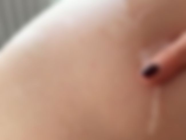 Download: PureStepMom - Mit Sperma bedeckte Schlampenmutter fingert an ihrem Arschloch, lutscht Schwänze und wird mit Sperma im Arsch gefickt