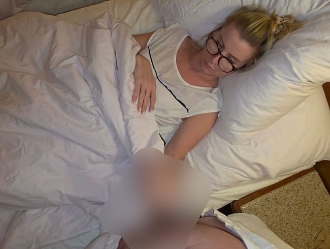 Download: PureStepMom - Stiefmutter hilft bei der Lösung des Erektionsproblems ihres Stiefsohns