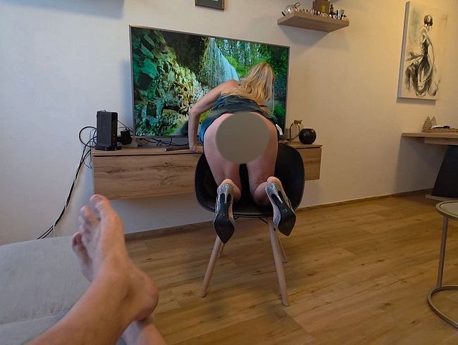 Download: PureStepMom - Warte, Schatz. Ich wasche deinen Fernseher. Stiefmutter provoziert Stiefsohn