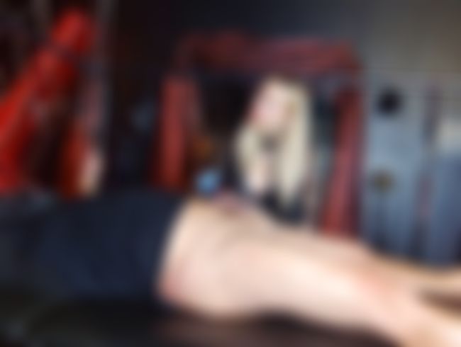 Download: Queen_Of_Bdsm_vipDom - Wie lange hältst du das Nadel-Nervenrad aus?