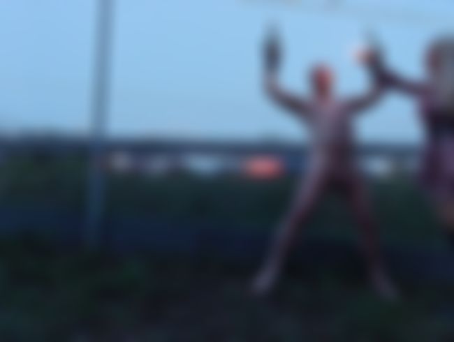 Download: Queen_Of_Bdsm_vipDom - (Outdoor Session)Herrin wachst deine Brustwarzen am Autobahn-Zaun zu!