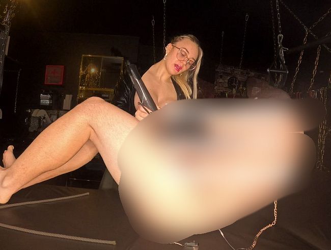 Download: Queen_Of_Bdsm_vipDom - Meine göttliche Brüste bringen dich zum spritzen! Während ich abpisse!