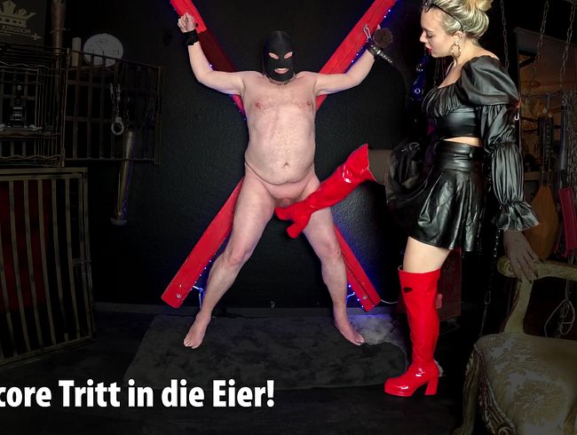 Download: Queen_Of_Bdsm_vipDom - Hardcore Tritt in die Eier!