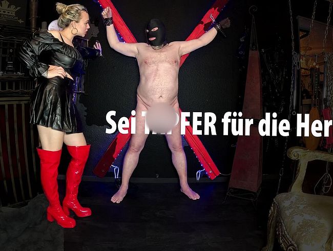 Download: Queen_Of_Bdsm_vipDom - Hardcore Tritt in die Eier!