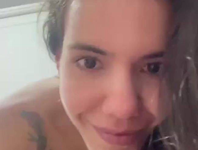 Download: RamonaHot - OMG!! Privater Striptease eskaliert… enge Rosette gedehnt + Muschi weit gespreizt bis zum Zittern!