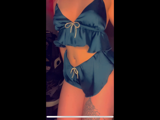 Download: RedBaddie - **Nice butt in a neglige**