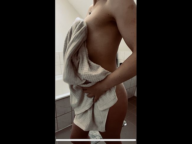 Download: RedBaddie - After shower