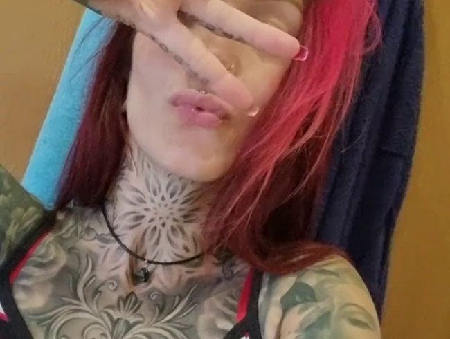 Download: Redlady97 - Ein wenig in Unterwäsche am Morgen