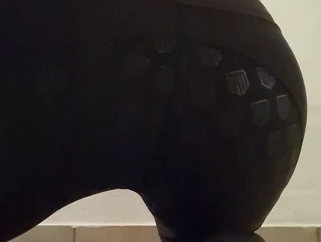 Download: Reiterin69 - Peitsche klatscht auf arsch