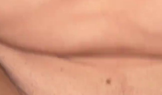 Download: Roana_Red - Ich ficke meinen Dildo auf dem Badewannenrand