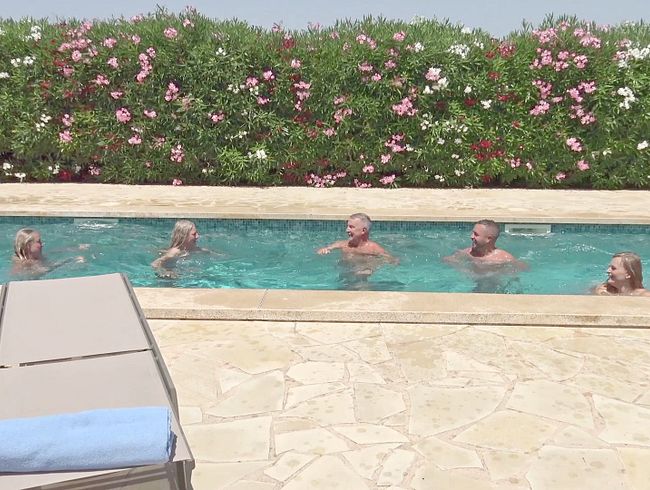 Download: RosellaExtrem - Geile AO Fick-Exzesse im Wellness Resort! Teil 4