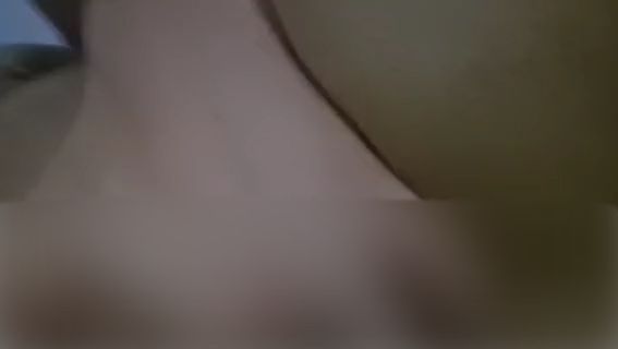 Download: RoundGirl - Er weiß genau welche Knöpfe er drücken muss.