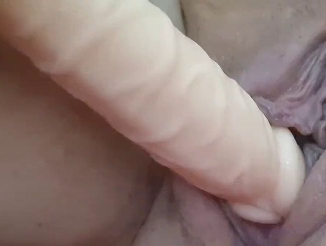 Download: RoundGirl - Schau mir zu wie ich meinen Orgasmus errege.