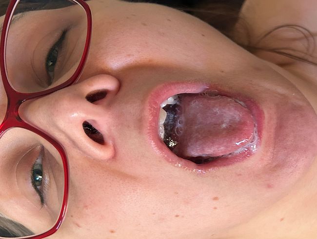 Download: Roxy-beeee - Ein schneller weihnachtlicher Blowjob ?