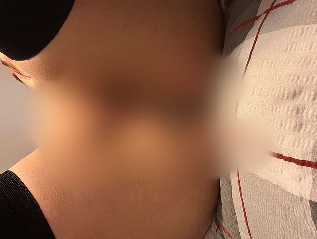 Download: Roxy-beeee - Nahaufnahme!! Schau zu, wie ich es beiden Löchern besorge!