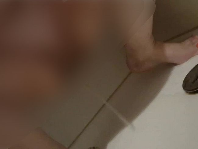 Download: Ruby-Sunday - In die Dusche gepinkelt